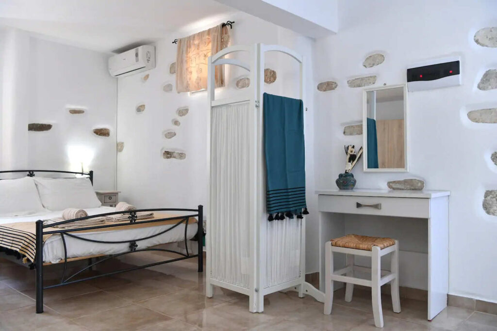 Villa Andriana Paros | Traditional Cycladic Apartments | Parikia Paros | https://villaandrianaparos.gr | +30.6909.885944